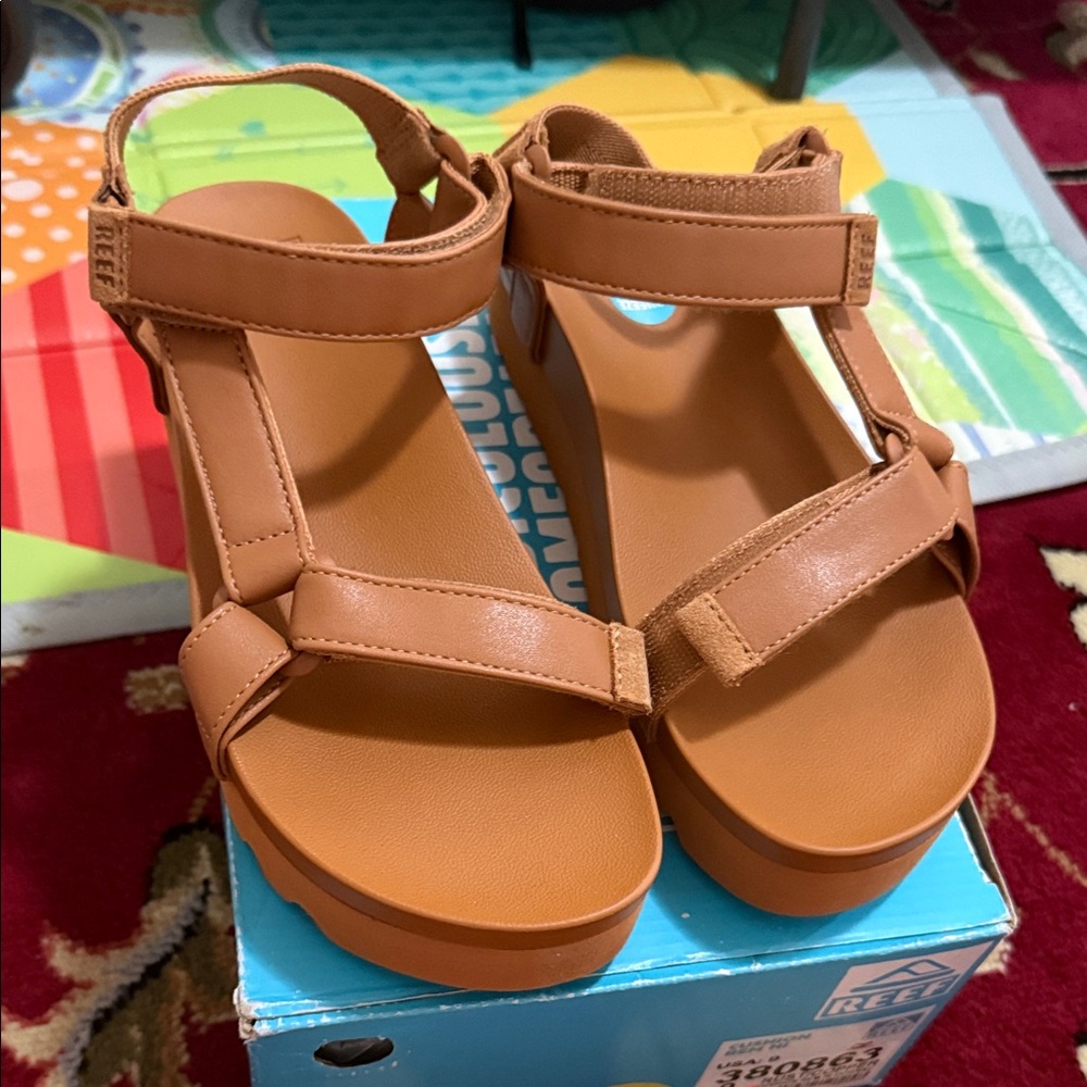 Reef Stylish Tan Sandals for Women size 9